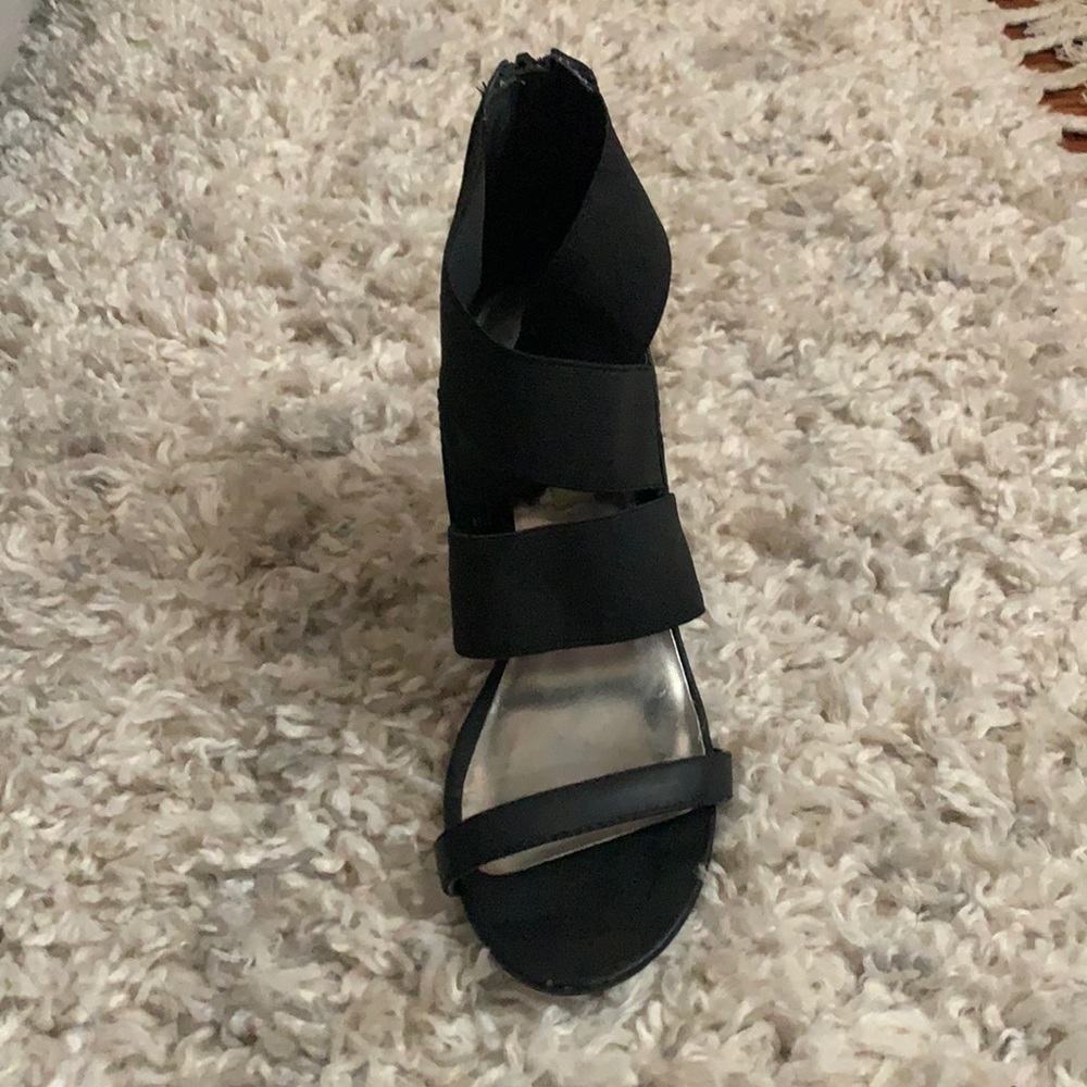 Vera wang elastic strappy heels